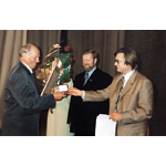 2000 г. Золотой Почётный знак «Общественное признание» Е.И. Овсянкину вручают  А.А. Ефремов и  С.А. Абакумов